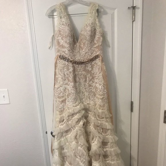 Galina Signature Wedding Dress - Picture 4 of 8